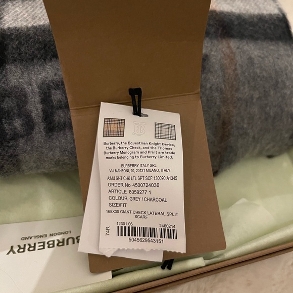 Burberry Contrast Check Cashmere Scarf - Picture 9 of 10